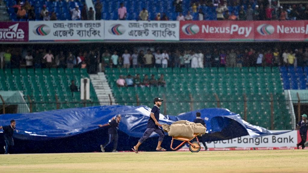 লিটন ফেরার পরেই বৃষ্টি চট্টগ্রামে