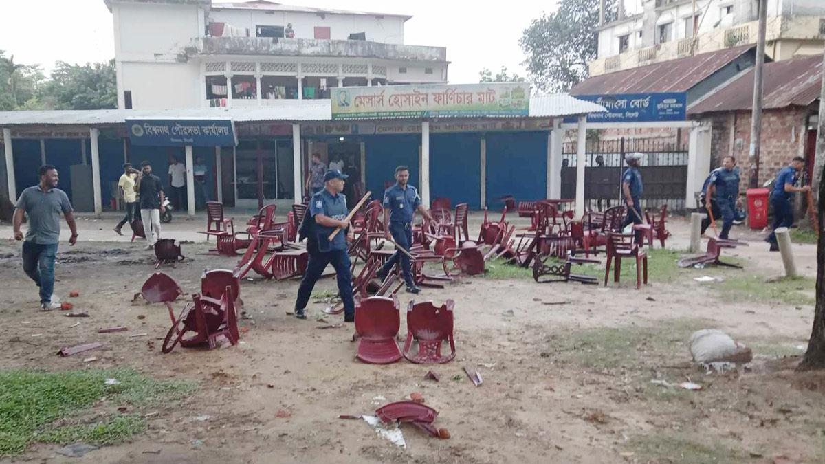 মেয়র ও নারী কাউন্সিলরের পাল্টাপাল্টি প্রতিবাদ সভায় সংঘর্ষ, পথচারীসহ আহত ১০ 