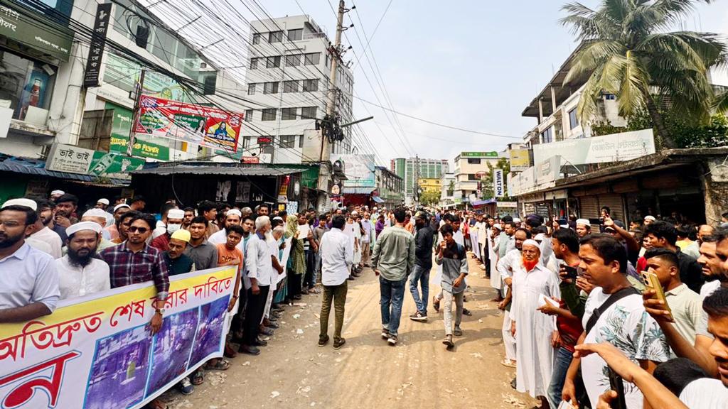 রাস্তার দুর্ভোগ নিরসন না হলে সিটি করপোরেশন ঘেরাও