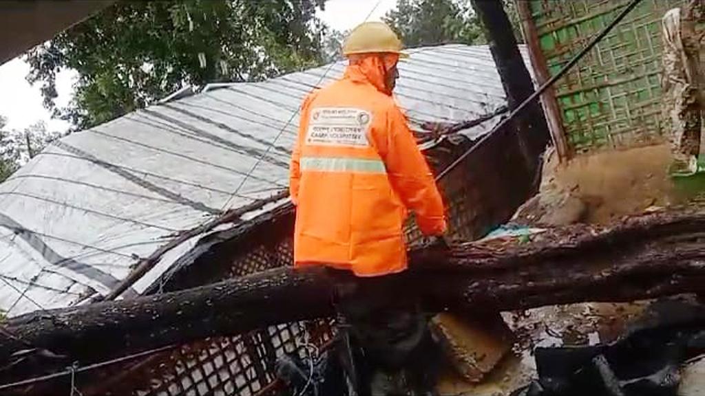 ঘূর্ণিঝড় মোখা: রোহিঙ্গা আশ্রয়শিবিরে ২ হাজার ৮০০ ঘর ও স্থাপনা ক্ষতিগ্রস্ত