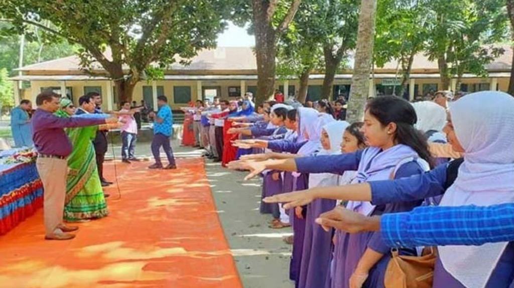 প্রাথমিক বিদ্যালয়ে শপথবাক্য পরিবর্তন, পুরোনোটি পাঠের নির্দেশ