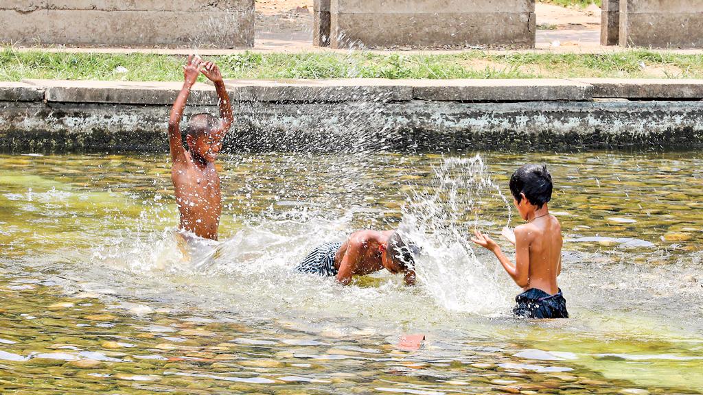 আবহাওয়া, বিদ্যুৎ ও জীবাশ্ম জ্বালানি