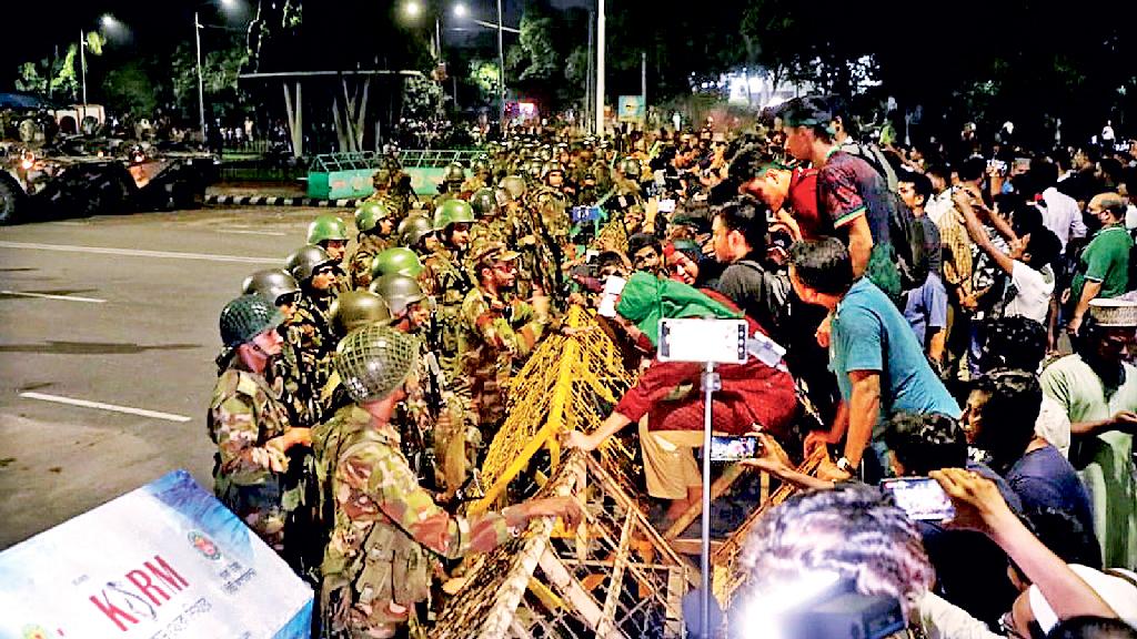 রাষ্ট্রপতির বিদায়ের ক্ষেত্র প্রস্তুত, সরকারে আলোচনায় অপসারণ প্রক্রিয়া