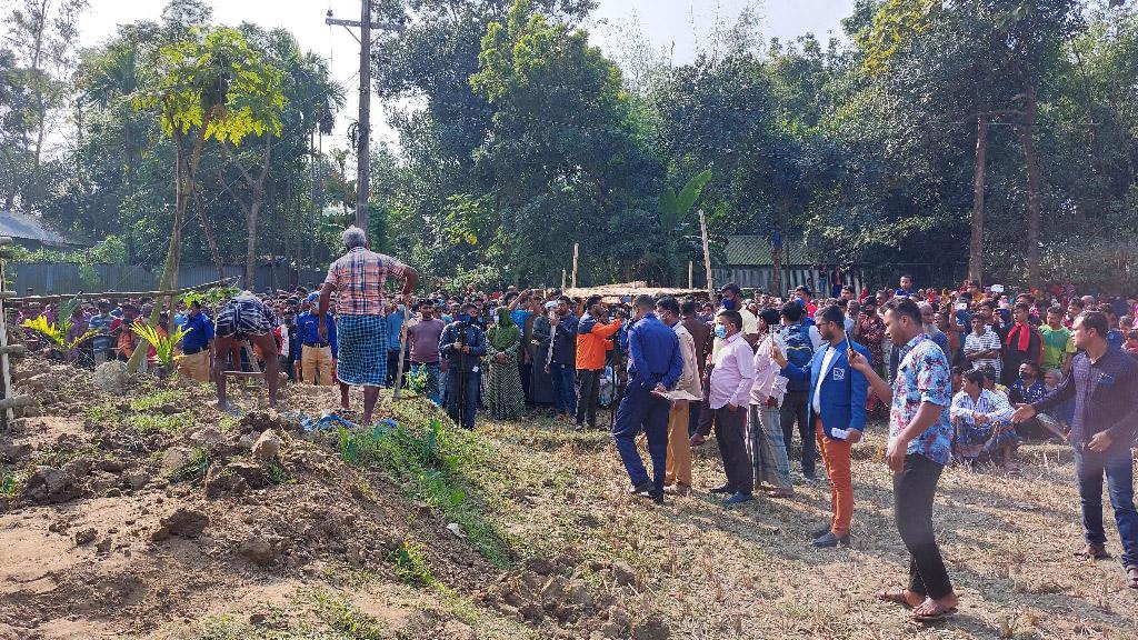 দাফনের দেড় মাস পর মাছ ব্যবসায়ীর মরদেহ উত্তোলন