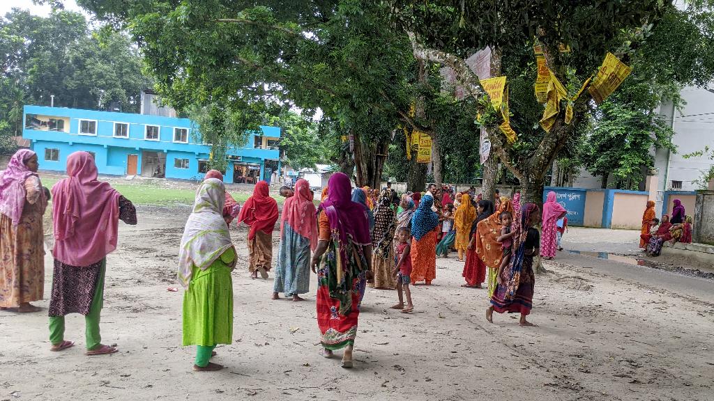 ভাতা পাইয়ে দেওয়ার কথা বলে শতাধিক নারীর টাকা হাতিয়ে নেওয়ার অভিযোগ