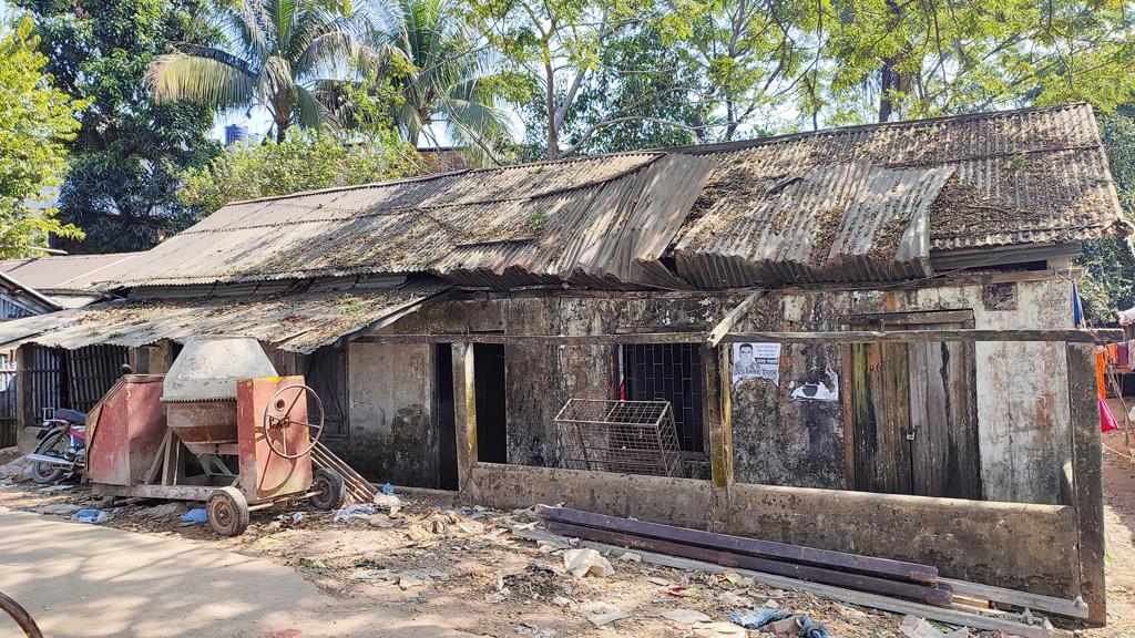 অবহেলায় পড়ে আছে ছাত্রাবাস