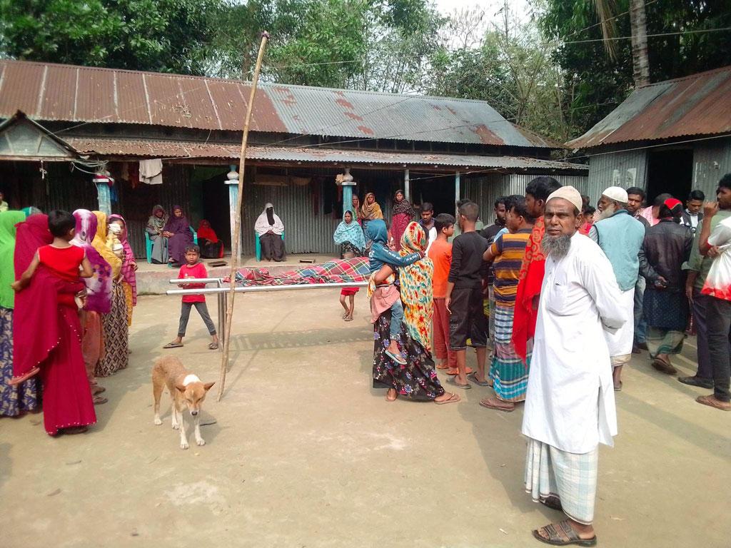 অগ্নিকাণ্ড দেখতে গিয়ে ট্রাকচাপায় নিহত ৩, আহত ৬