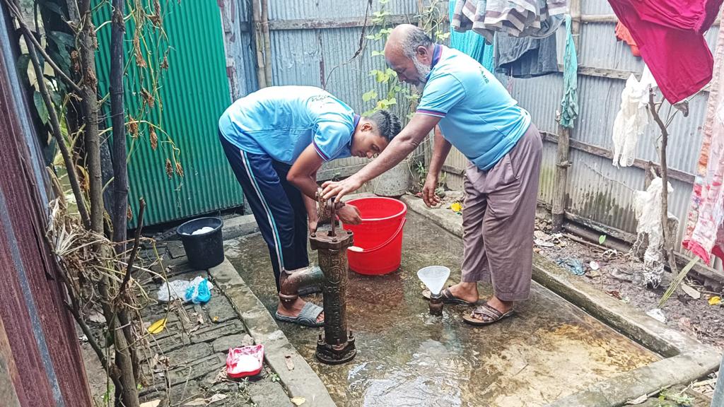 ব্রাহ্মণপাড়ায় বন্যায় ২ হাজার টিউবওয়েল ক্ষতিগ্রস্ত, পানিবাহিত রোগের আশঙ্কা 