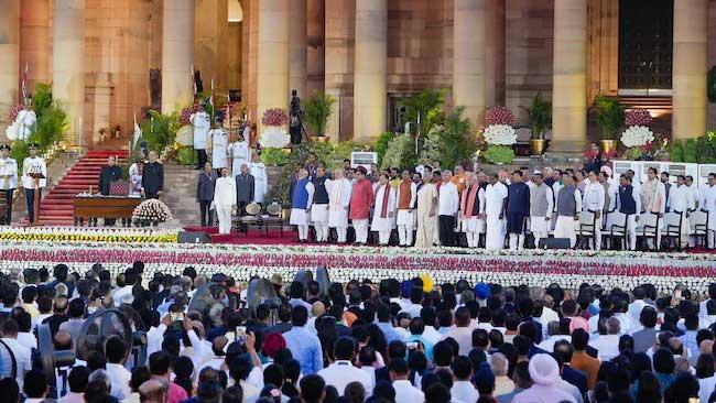 মোদির নতুন মন্ত্রিসভায় কে কোন মন্ত্রণালয় পেলেন 