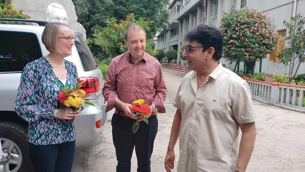 কুমুদিনী হাসপাতাল পরিদর্শন করলেন ব্রিটিশ হাইকমিশনার