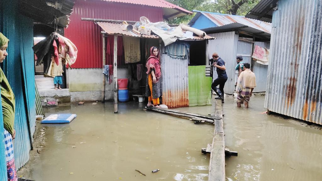 খাল দখলে জলাবদ্ধতা, পানিবন্দী ১২ লাখ মানুষ