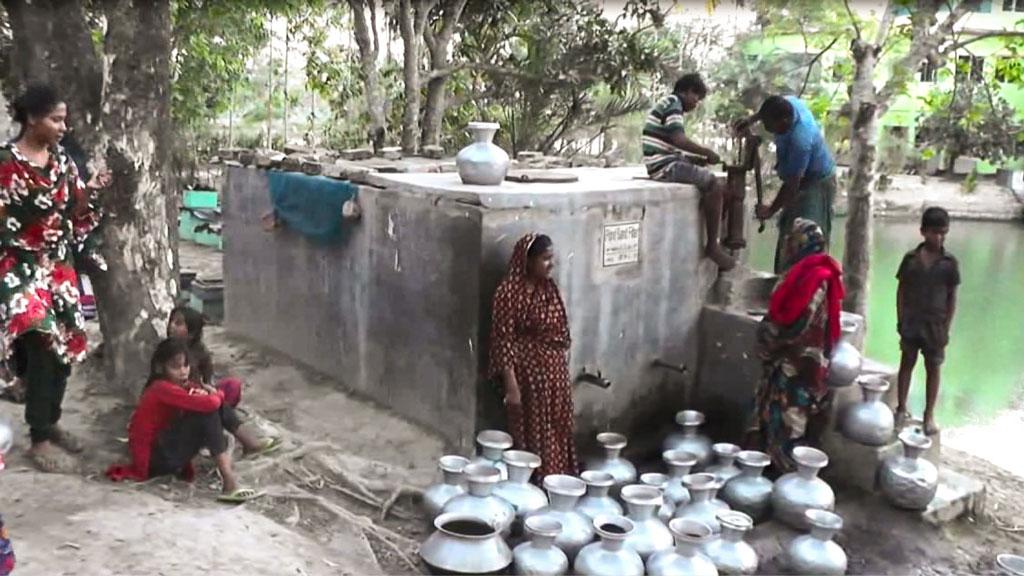 সুপেয় পানির সংকটে সাতক্ষীরায় বাড়ছে স্বাস্থ্য সমস্যা