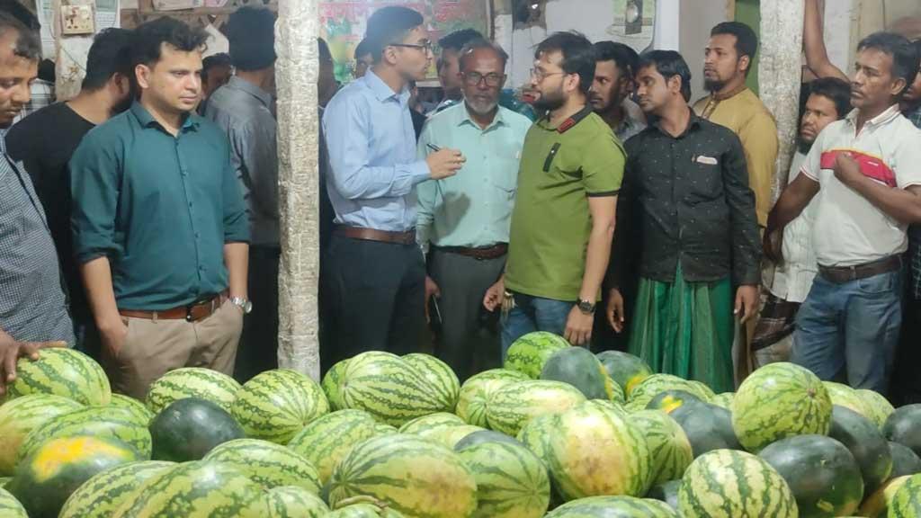 চট্টগ্রামে তরমুজের বাজার: উৎপাদন খরচ ১০০ টাকা, বিক্রি ৩০০