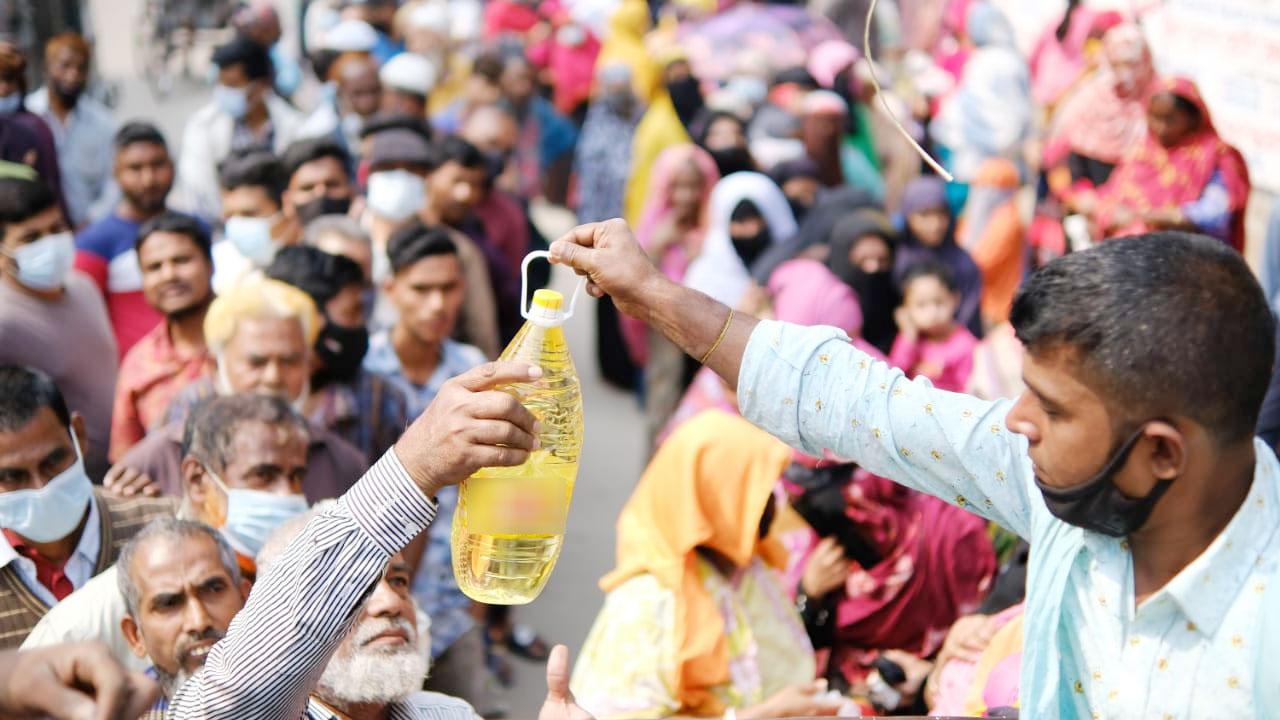 অর্থনীতিতে সংকট-অস্থিরতায় বছর পার