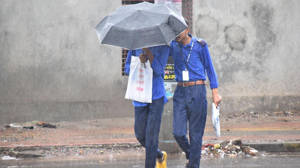 ঘূর্ণিঝড় রিমালের প্রভাবে রাজশাহীতে দমকা বাতাস-বৃষ্টি