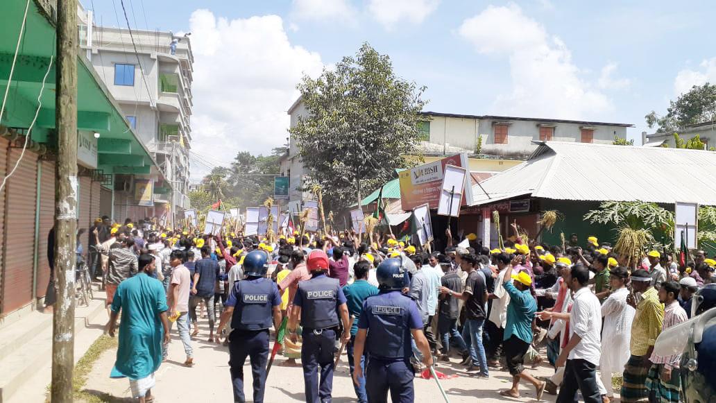 কুমিল্লায় বিএনপি ও আ.লীগের দফায় দফায় সংঘর্ষ, পুলিশসহ আহত ৫০ 