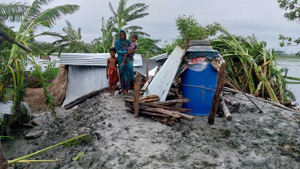 জলোচ্ছ্বাসে লন্ডভন্ড নিঝুম দ্বীপসহ হাতিয়ার চরাঞ্চল