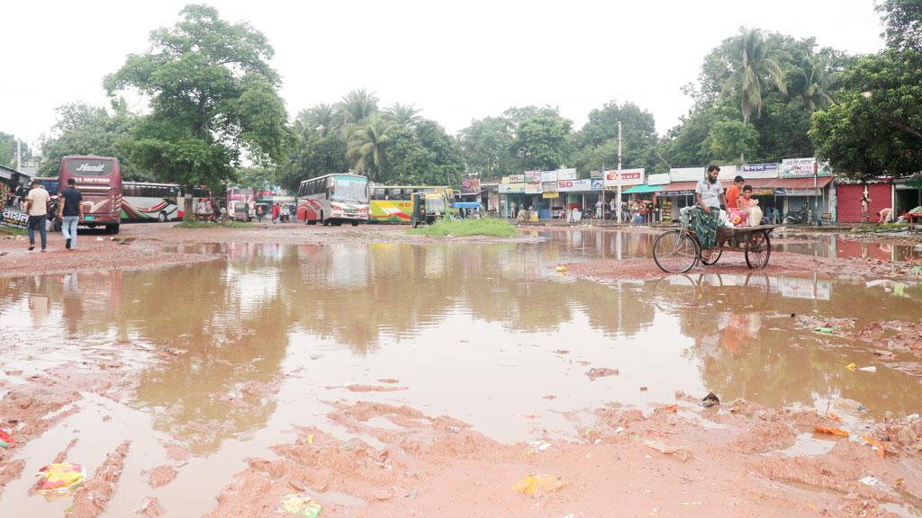 ‘সাকিবের এলাকায় এমন ভাঙাচোরা বাস টার্মিনাল, খুবই দুঃখজনক’