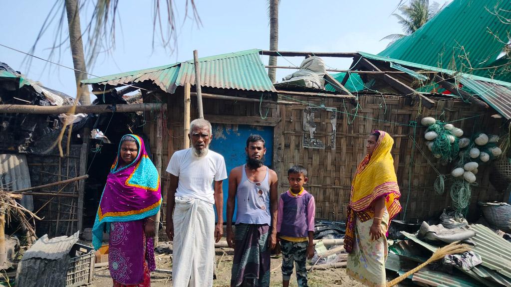 ঘূর্ণিঝড় মোখা: দুই দিন পার হলেও অনেকেই বসবাস করছে খোলা আকাশের নিচে