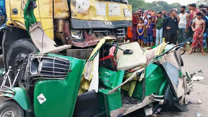 নরসিংদীতে ট্রাক-অটোরিকশা সংঘর্ষে চালকসহ ৬ জন নিহত