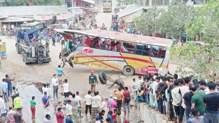 গতির তোড়ে যাচ্ছে প্রাণ