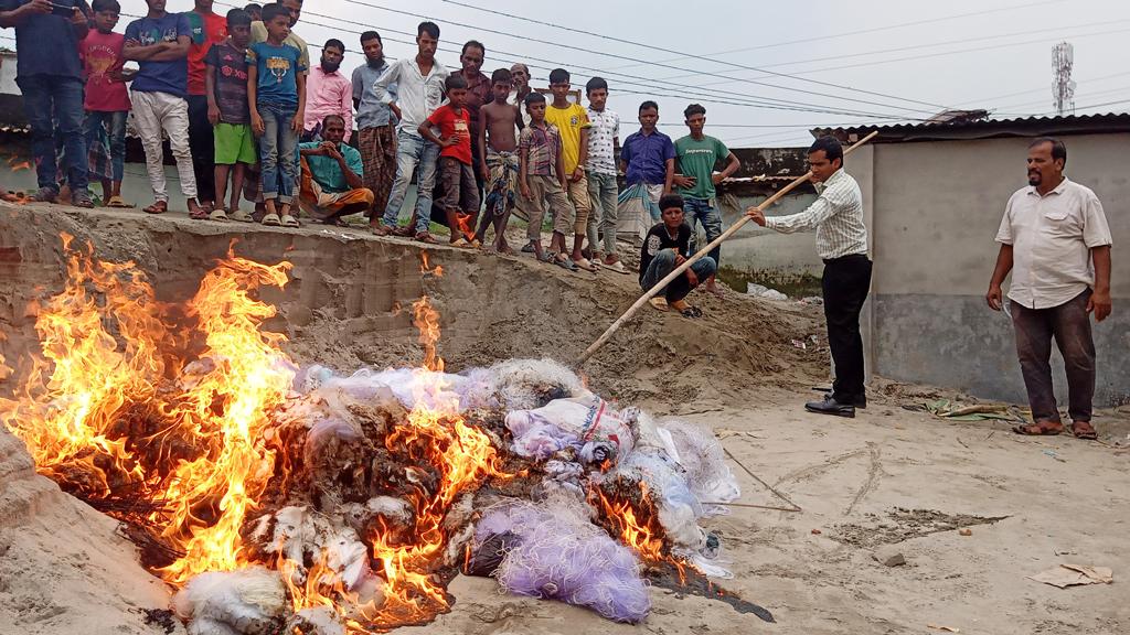 বাজিতপুরে ১ লাখ মিটারের অবৈধ কারেন্ট জাল জব্দ, ২ বিক্রেতাকে জরিমানা