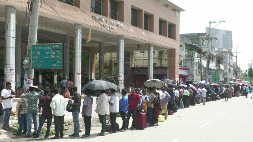 বেনাপোল বন্দরে হঠাৎ ‘নতুন নিয়ম’, বাংলাদেশিদের প্রবেশে বাধা