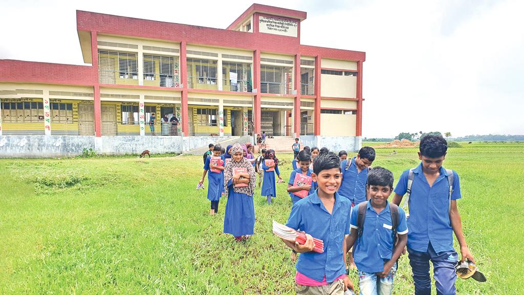 প্রাথমিকে উপবৃত্তি ২ বছর স্থগিত— ভাইরাল দাবিটিকে গুজব বললেন পরিচালক