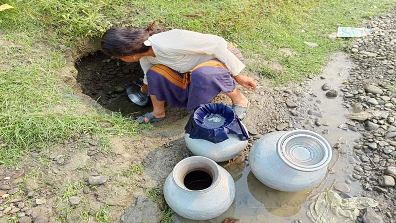 আলীকদমে সুপেয় পানির তীব্র সংকট, ভোগান্তি মানুষের