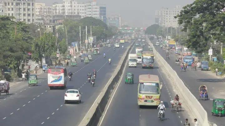 ঢাকার বাতাসের আজ উন্নতি, দূষণের শীর্ষে লাহোর