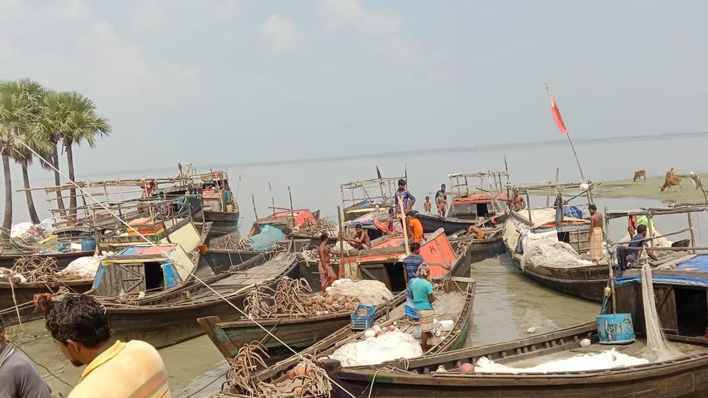 ইলিশের পথে বাধা ডুবোচর