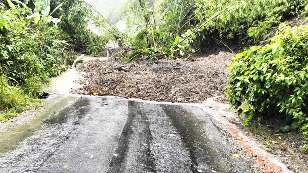 বান্দরবান-থানচি সড়কে ৪ ঘণ্টা পর যান চলাচল স্বাভাবিক