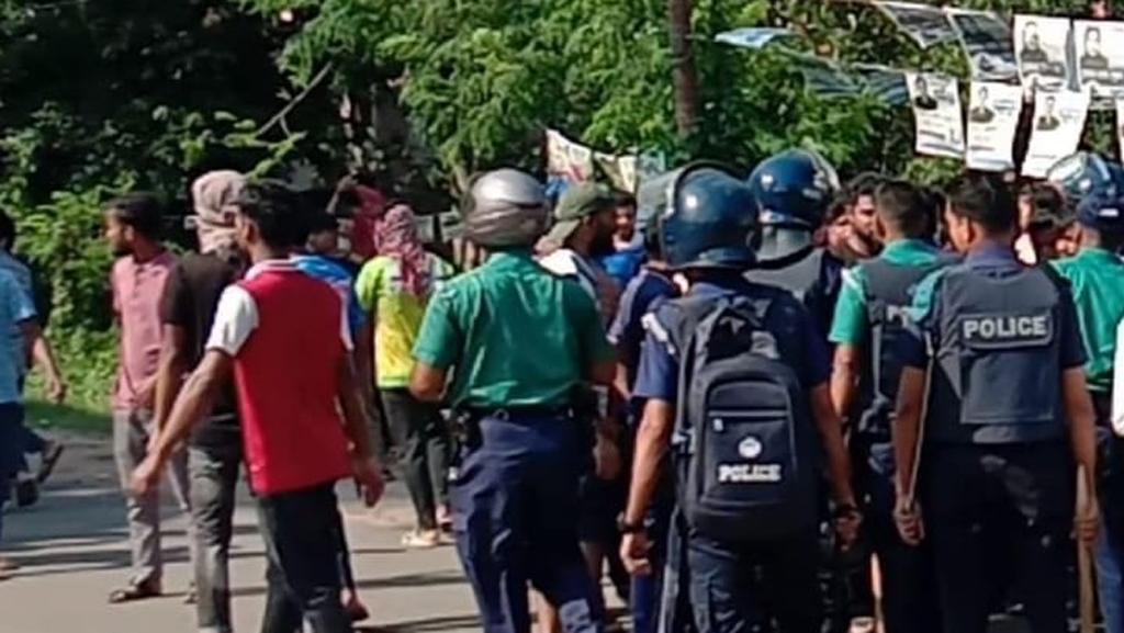 ভোটকেন্দ্র দখল নিয়ে সংঘর্ষ: চবি ছাত্রলীগের ২৩ নেতা–কর্মীকে শোকজ