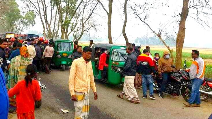 নওগাঁয় সাড়ে ১২ ঘণ্টায় সড়কে ঝরল ৫ প্রাণ 