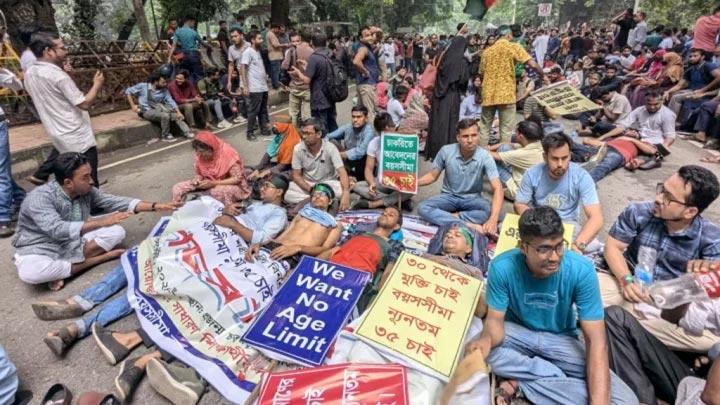 মেয়েদের চাকরির বয়সসীমা ২ বছর বেশি বাড়ানোর সুপারিশ যেসব কারণে