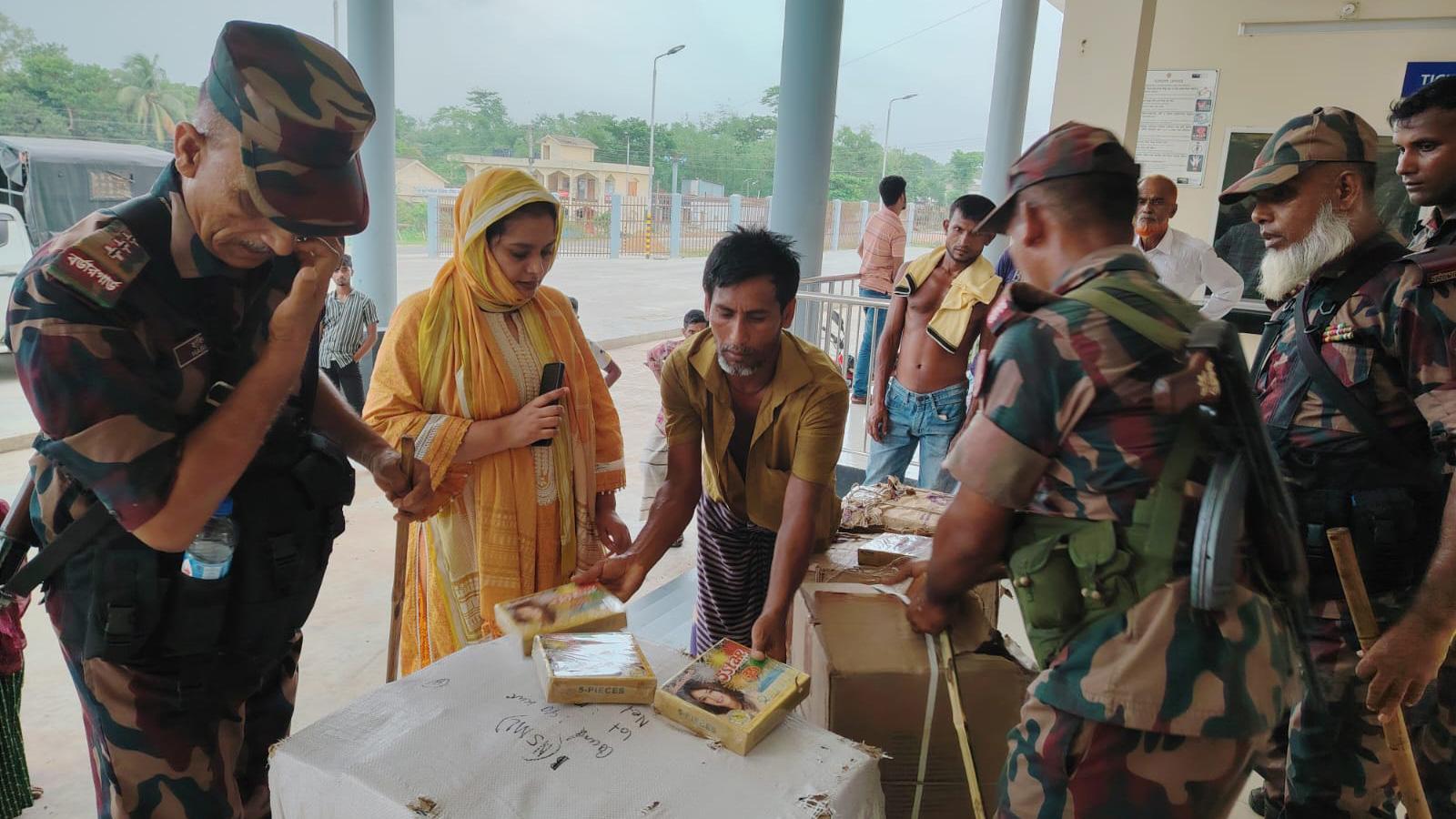 ব্রাহ্মণপাড়ায় ৩৩ লাখ টাকার ভারতীয় চোরাই বাজি জব্দ