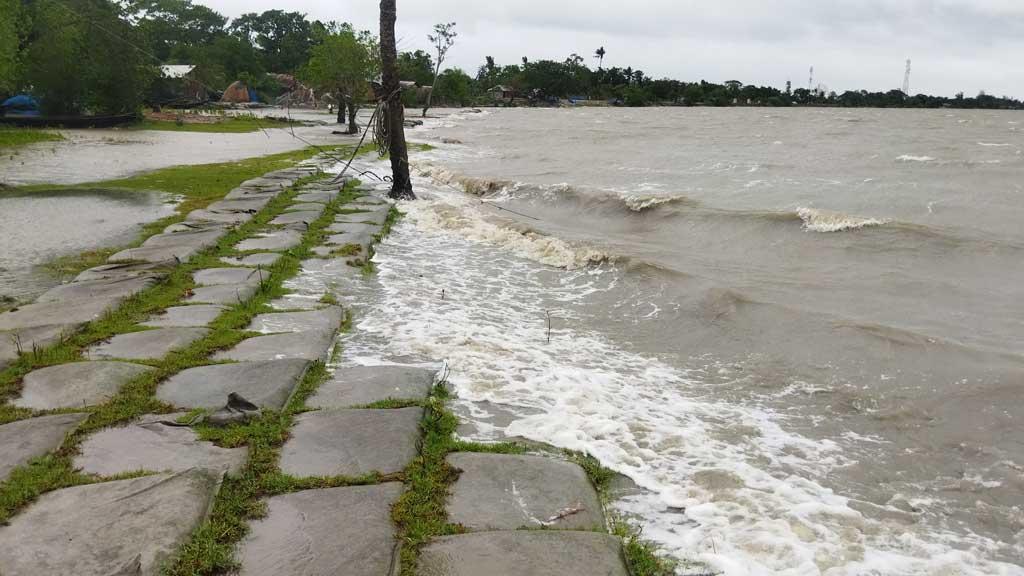 ঘূর্ণিঝড়ে ঘরচাপায় লক্ষ্মীপুরে শিশু নিহত