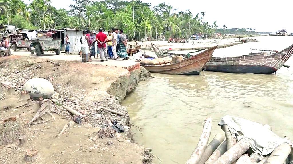 শতাধিক বসতভিটা বিলীন