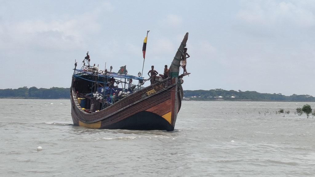 বাংলাদেশের জলসীমায় ইলিশের বিচরণক্ষেত্রে ভারতীয় জেলেদের দাপট