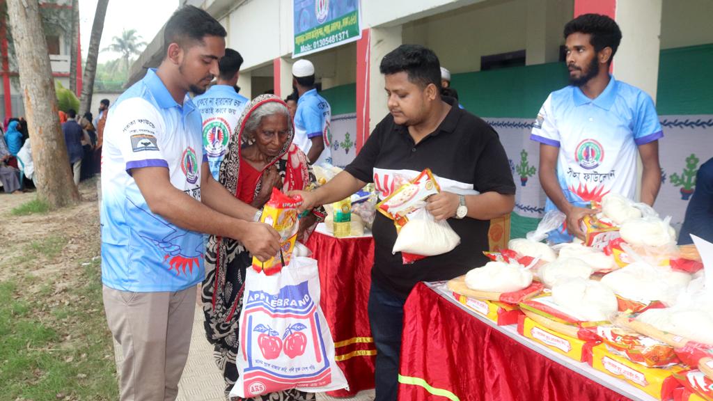 নবাবগঞ্জে ৫ টাকায় ঈদবাজার