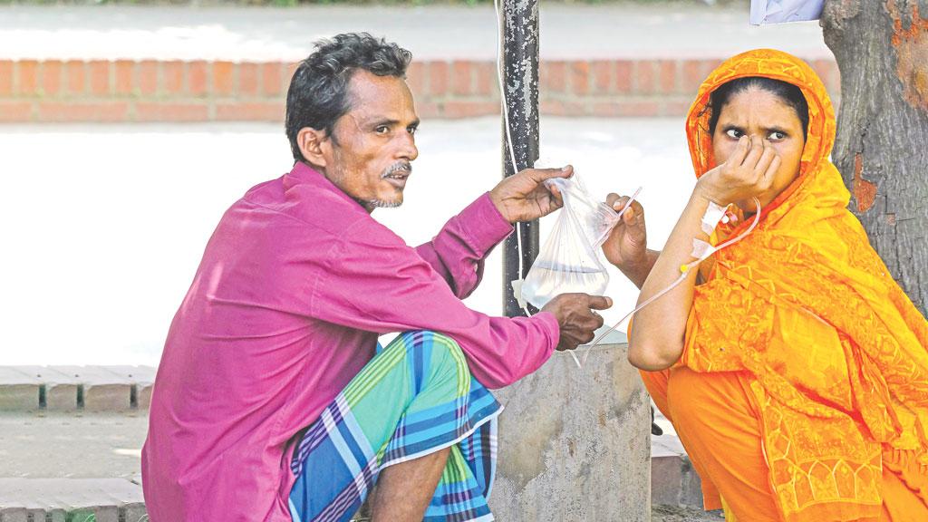 ডেঙ্গু ‘বাণিজ্যে’ অসহায় রোগী