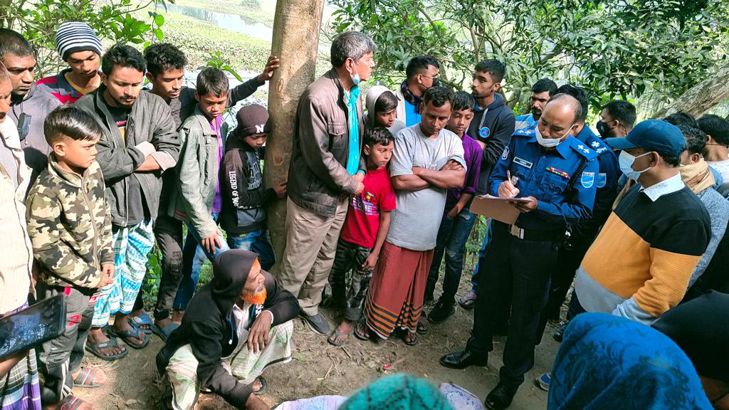 নবাবগঞ্জে ডোবা থেকে মুদি দোকানির মরদেহ উদ্ধার