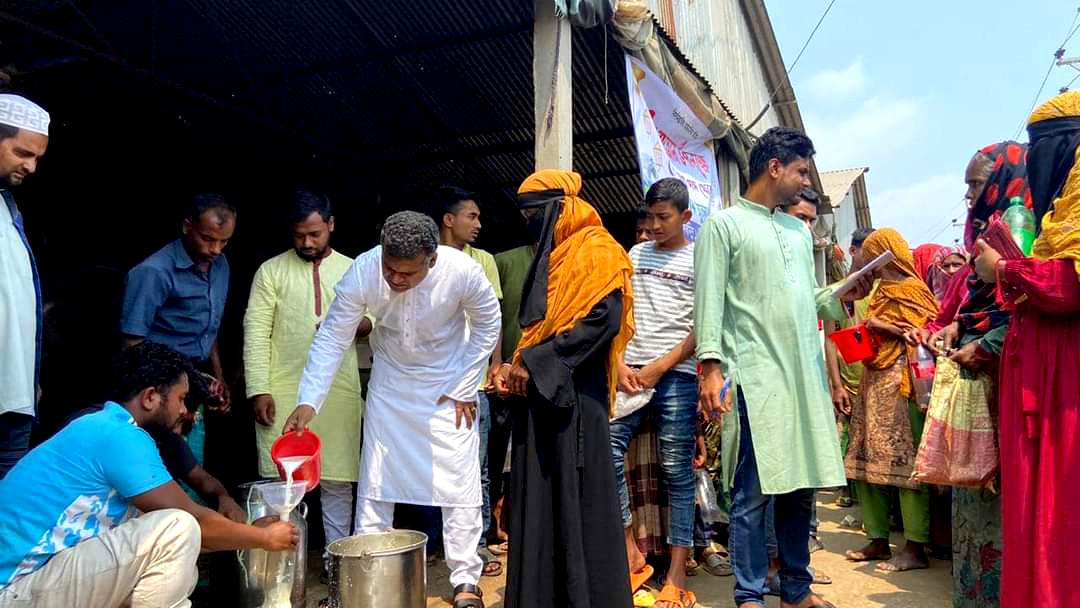 এরশাদ আরও বেশি রোজাদারের পাশে