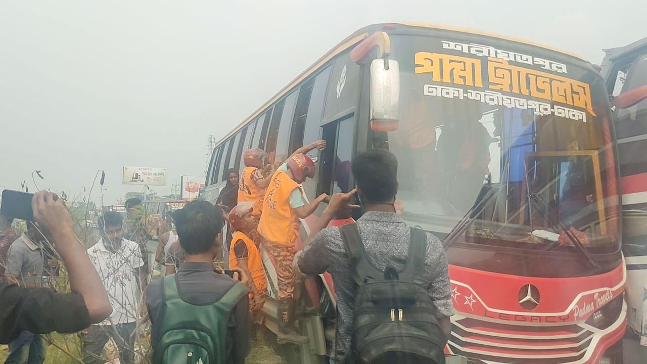 শ্রীনগরে দুই বাসের সংঘর্ষে আহত ৫ 