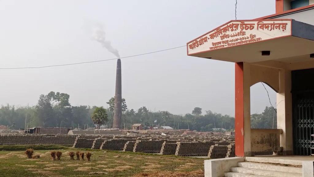 অবৈধ ইটভাটায় পুড়ছে কাঠ