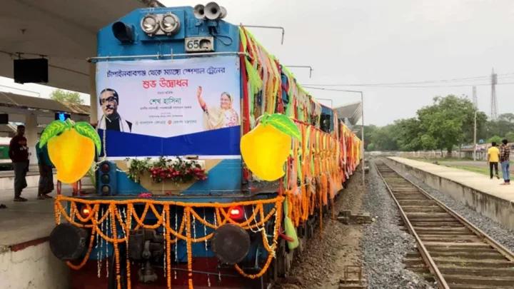 এবার পদ্মা সেতু ঘুরে যাবে ‘ম্যাঙ্গো স্পেশাল ট্রেন’