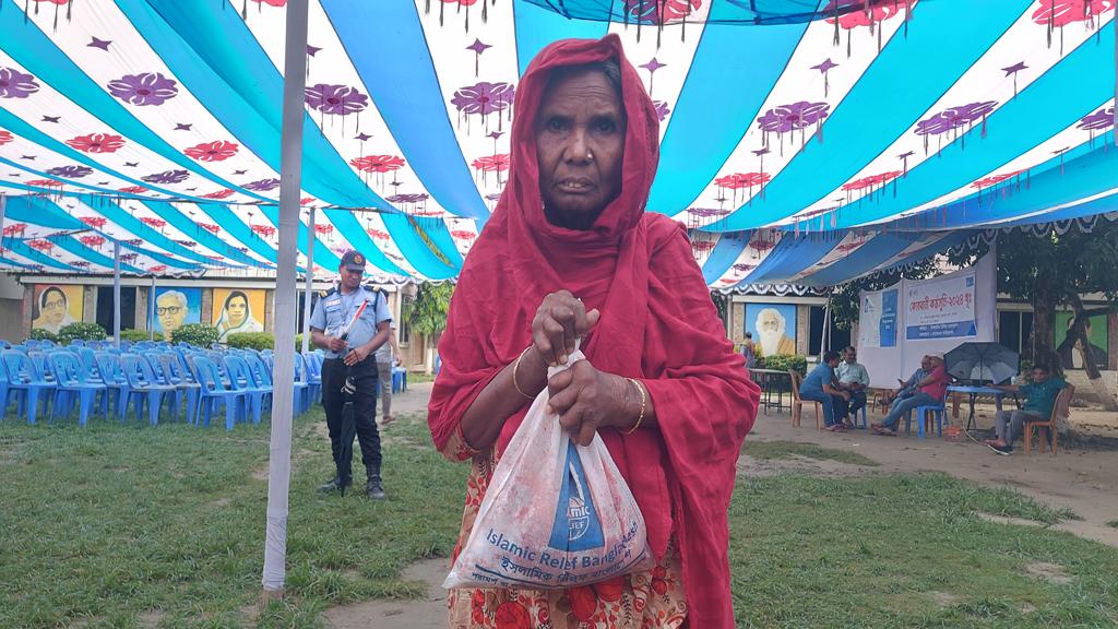 বছরে একবার হামারে জিয়োত গোশত যায়: মাংস পেয়ে বৃদ্ধা কাফিতন