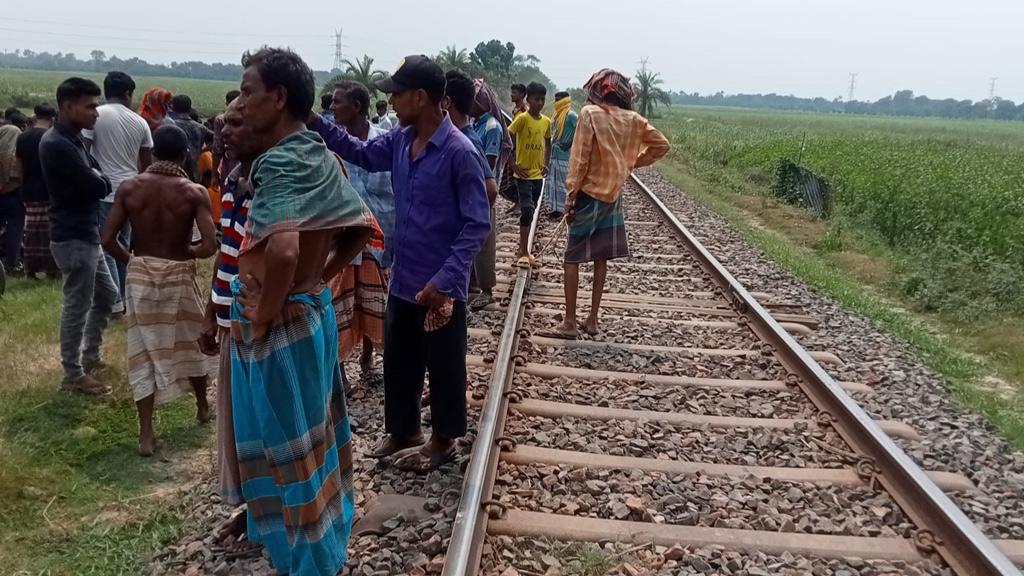 বাগাতিপাড়ায় ট্রেনের ধাক্কায় মোটরসাইকেল আরোহী স্বামী-স্ত্রী নিহত