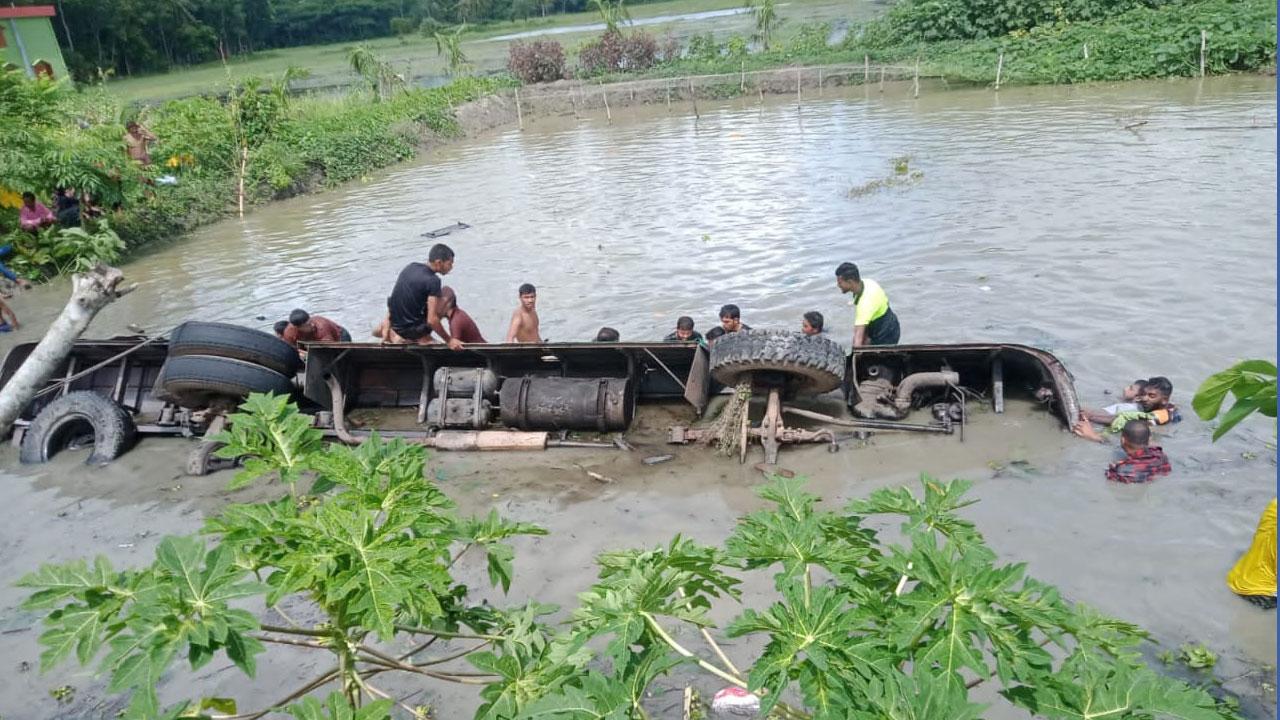 ছেলেকে ডাক্তার দেখাতে যাওয়ার পথে লাশ হলেন তারেক