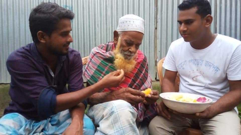 ওঁরা মানবতার ফেরিওয়ালা